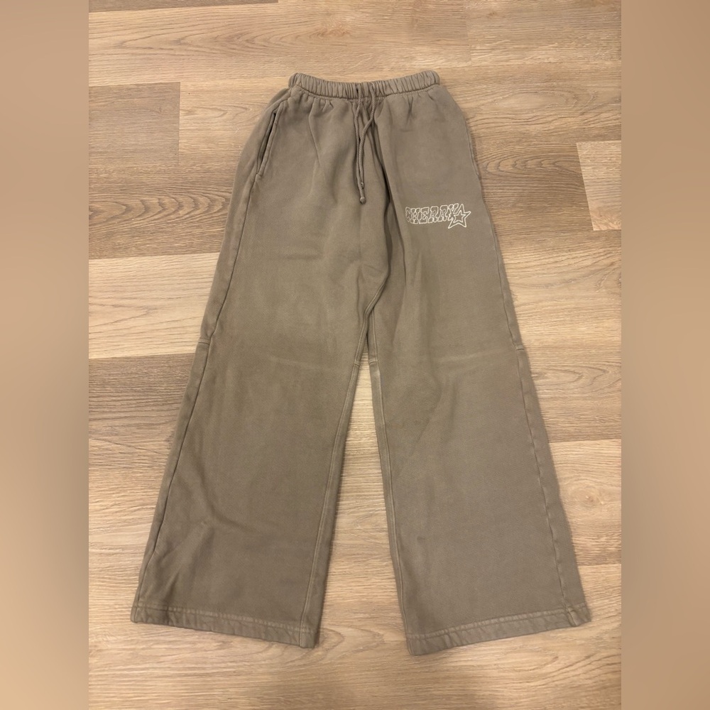 Cherry LA Parachute Wide-leg‎ Cotton Sweatpants Tan - Picture 4 of 7